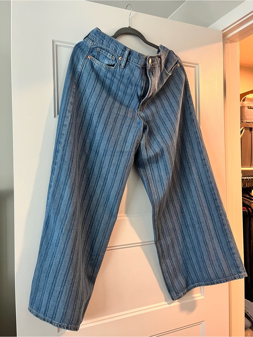 Gap women’s mid-rise baggy jeans